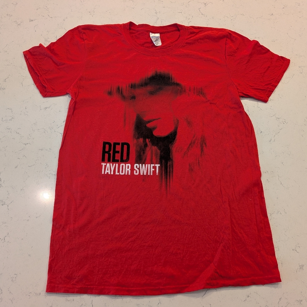 Taylor Swift Red Tour Concert Album T-Shirt Shirt Gildan Women's Size Medium